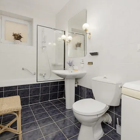 Appartement Vintage Sengera Cichego With 3 Bedrooms By Renters *