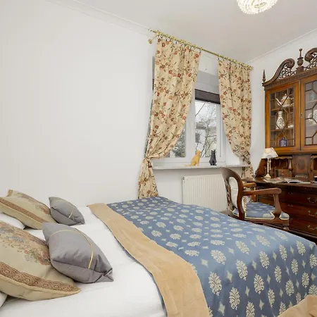 Vintage Sengera Cichego With 3 Bedrooms By Renters *